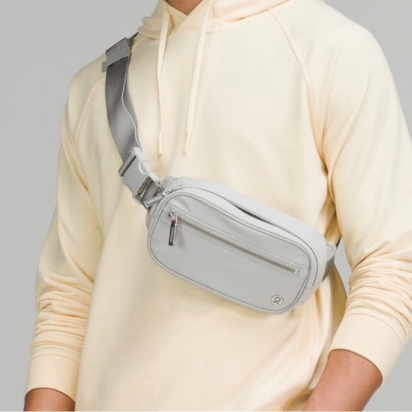 Lululemon Silver Wanderlust Belt Bag - NWOT - Picture 3 of 15